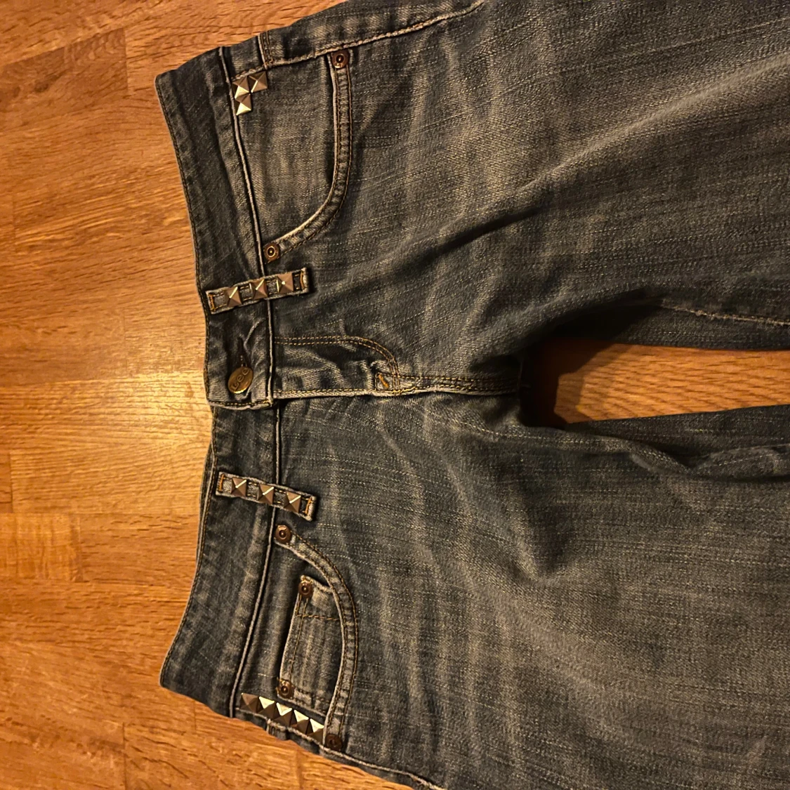 Lågmidja unik Bootcut nitar y2k jeans - 1