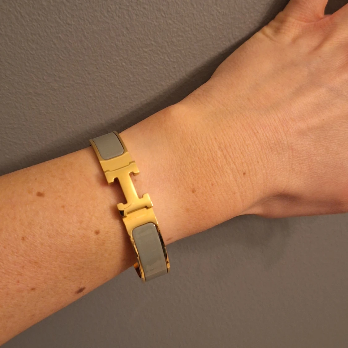 Armband med H-detalj, clic H  - 2