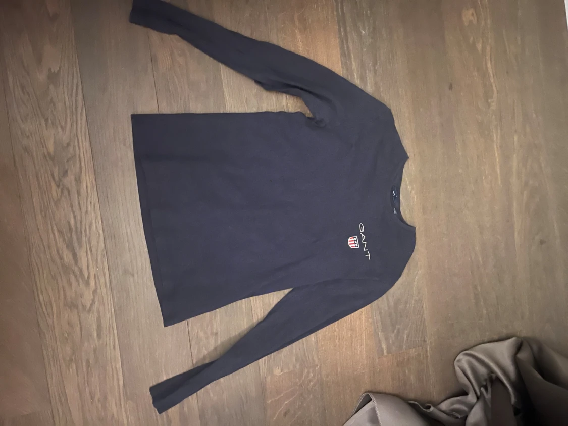 Mörkblå långärmad tröja från GANT