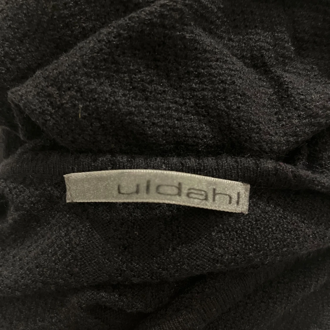 Svart långärmad tröja från Uldahl - 2