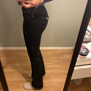 Jeans från Gina  - Knappt använda då dom e för kort i min smak o lite små runt midjan jag är 167cm om de hjälper o brukar bära 36