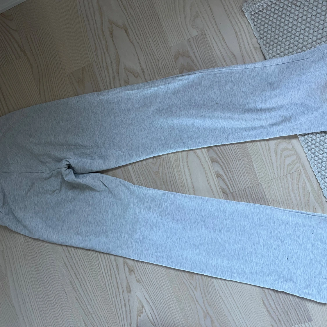 Lågmidjade grå byxor  - 4