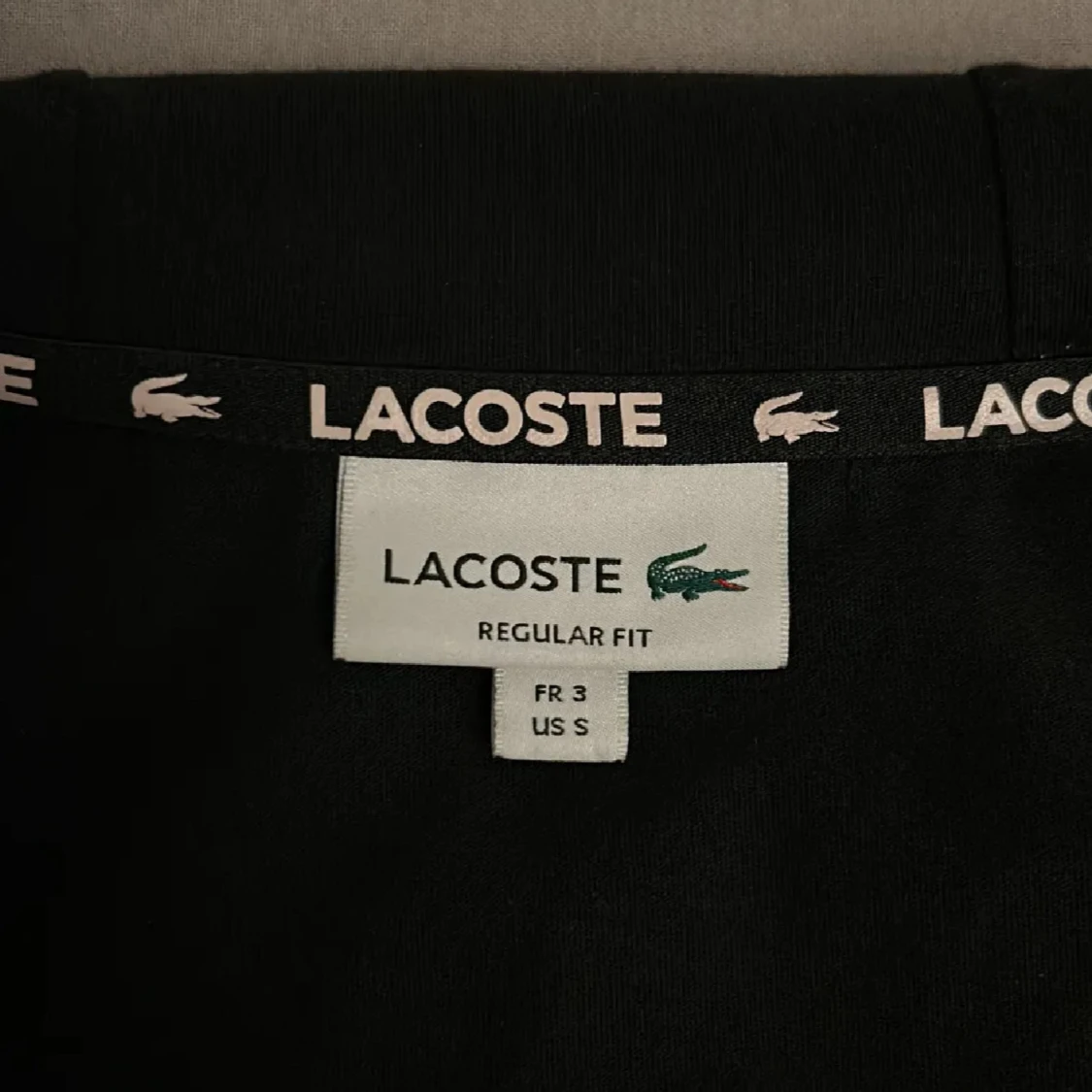 Svart vindjacka från Lacoste med huva - 2