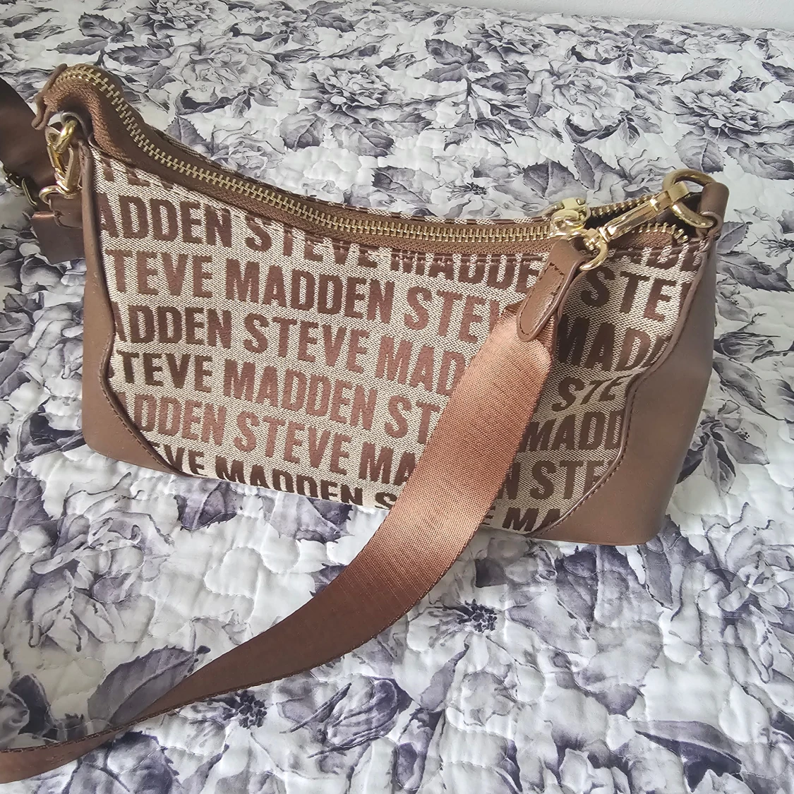 Steve Madden beige axelväska