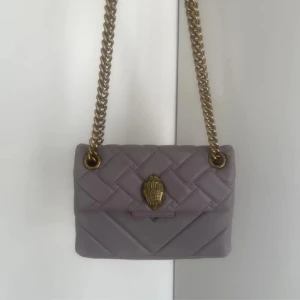 Kurt Geiger väska - Säljer denna super söta Kurt Geiger väskan! En väldigt ovanlig färg💗 tryck inte på ”köp nu” utan skriv till mig privat!! Pris kan diskuteras.