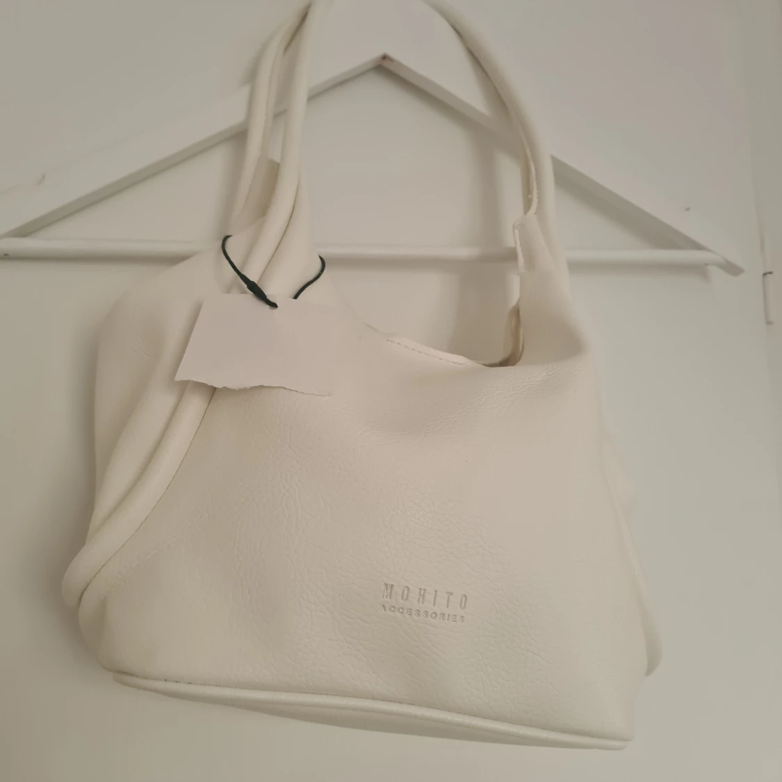 Vit axelväska från Mohito Accessories - 1