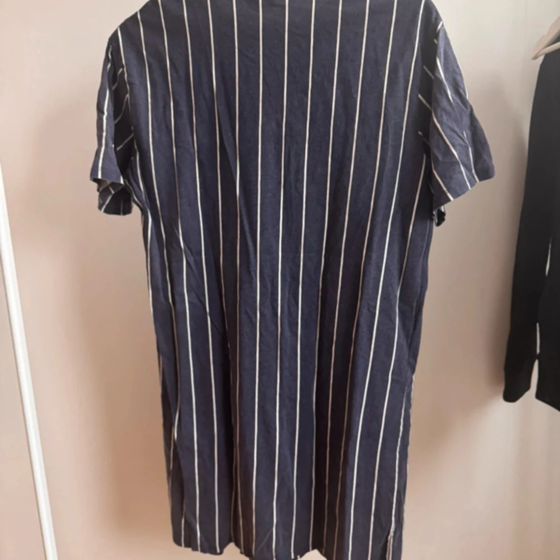 Randig t-shirtklänning från HM Divided - 1