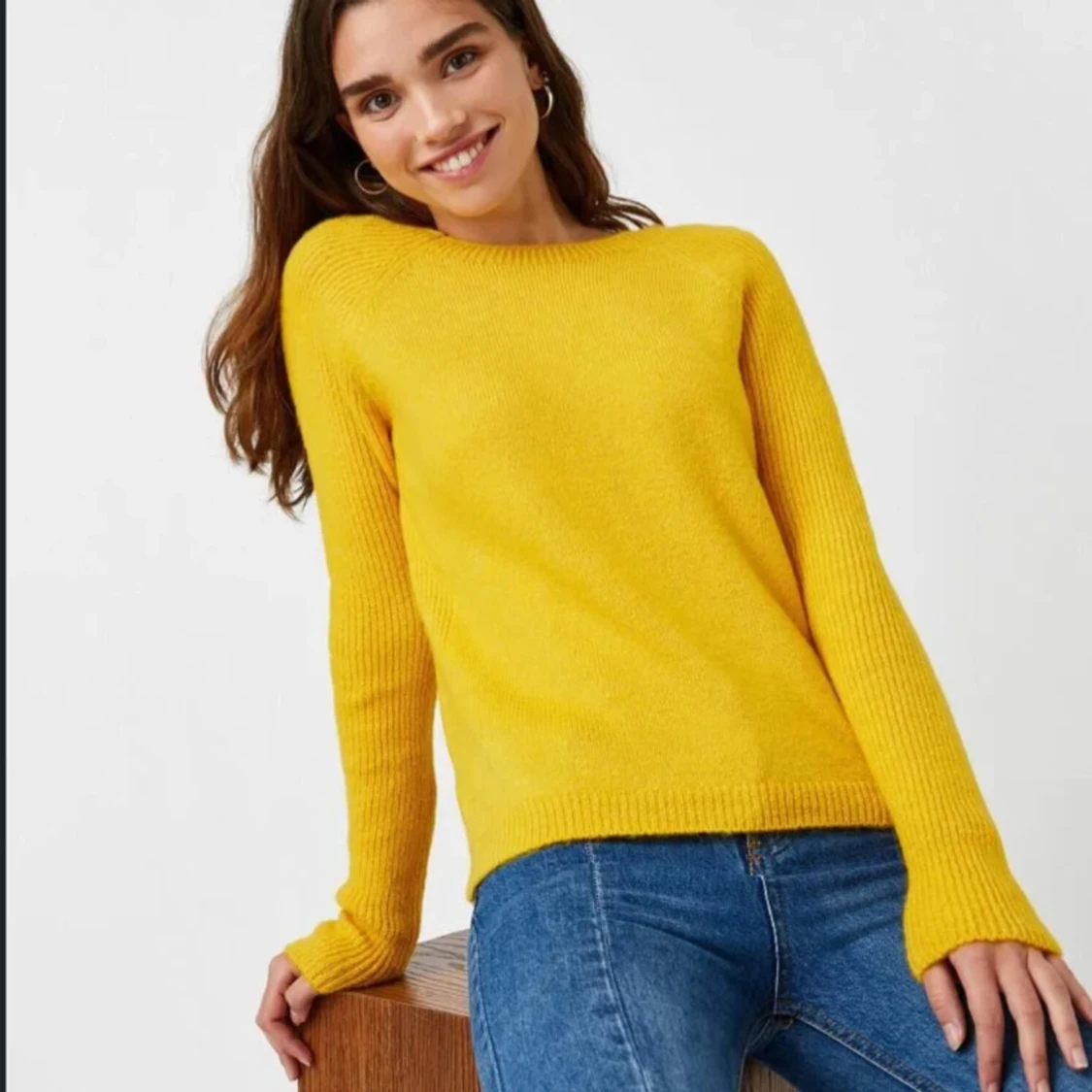 Gul stickad tröja från ONLY