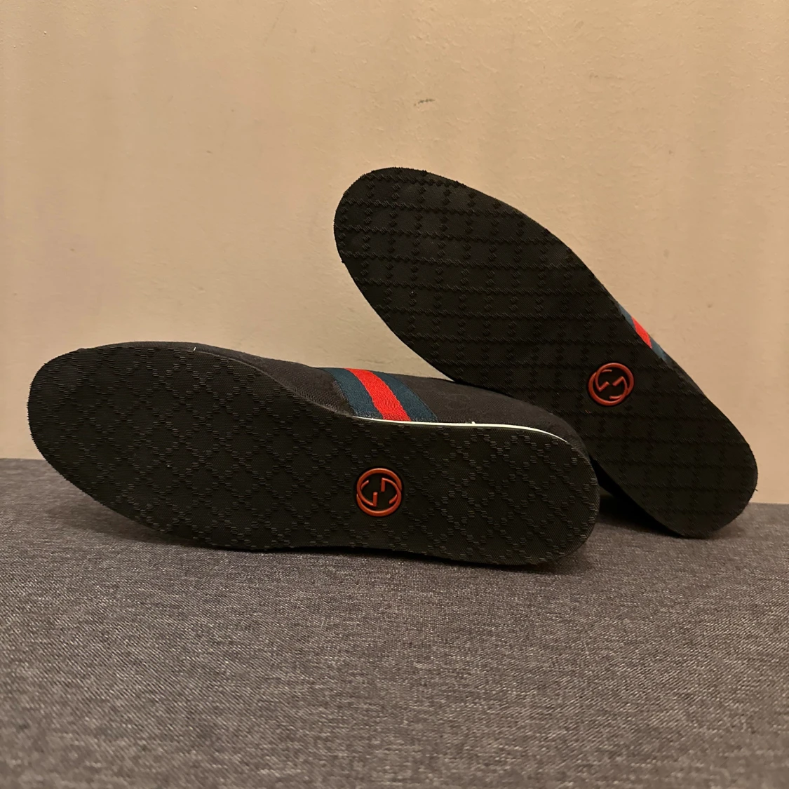 Svarta 𝒢𝒢 skor - 4