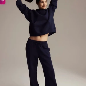 Mjukisset  - Knappt använt s i byxorna m I hoodie .