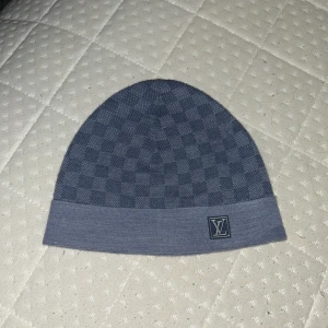 Louise Vuitton mössa - LV mössa i väldigt gott skick! Skriv för fler bilder och eller funderingar.. pris kan diskuteras 
