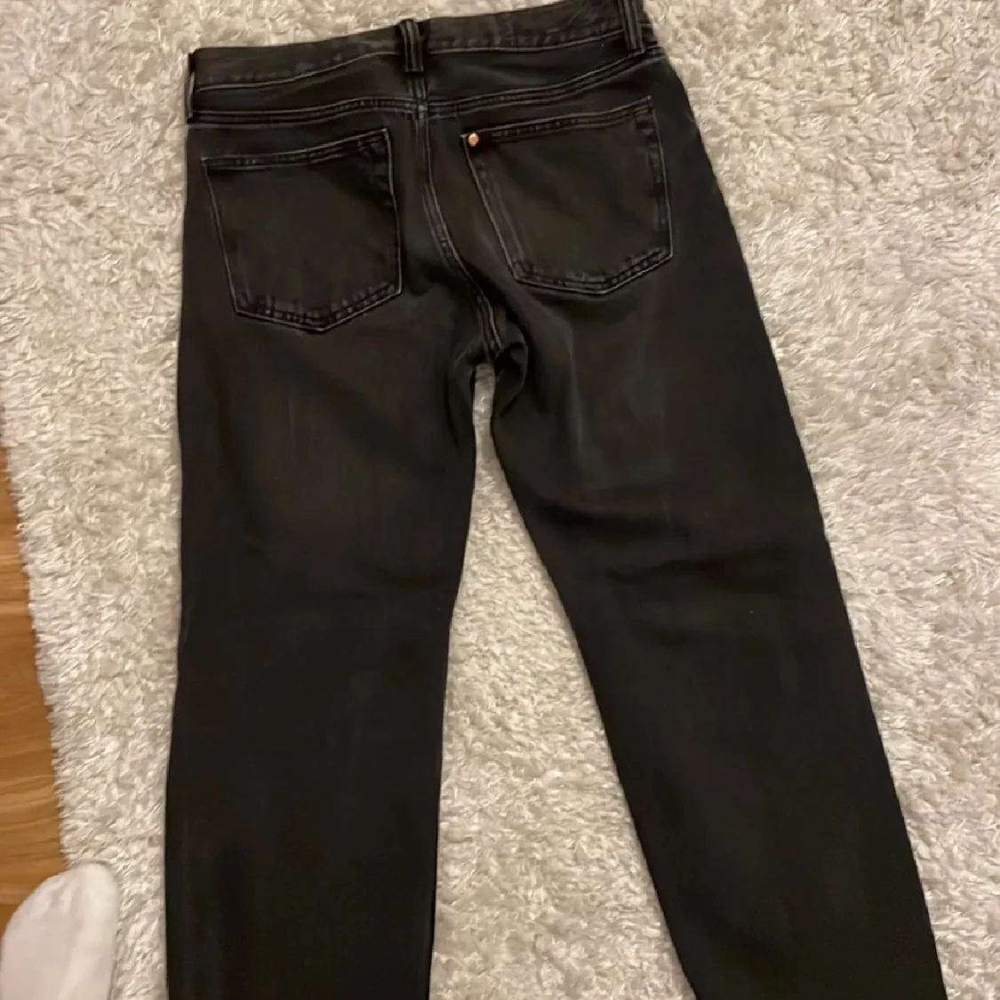 Svarta relaxed fit jeans från H&M - 2