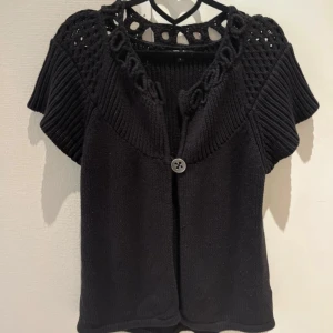 Kofta  - Super snygg tjock kofta. Står storlek L men sitter mer som en S/M