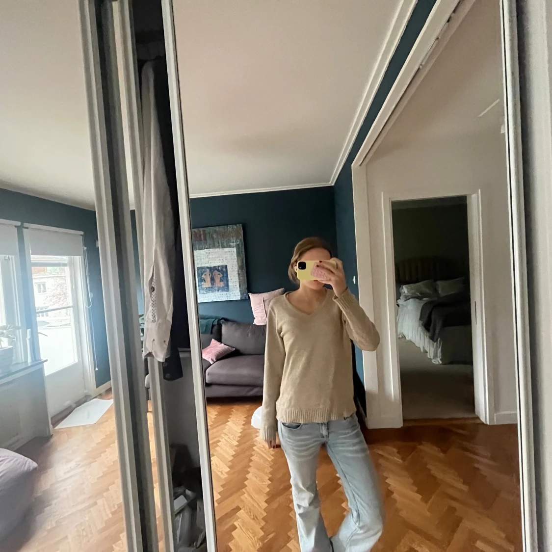 Beige stickad v-ringad tröja