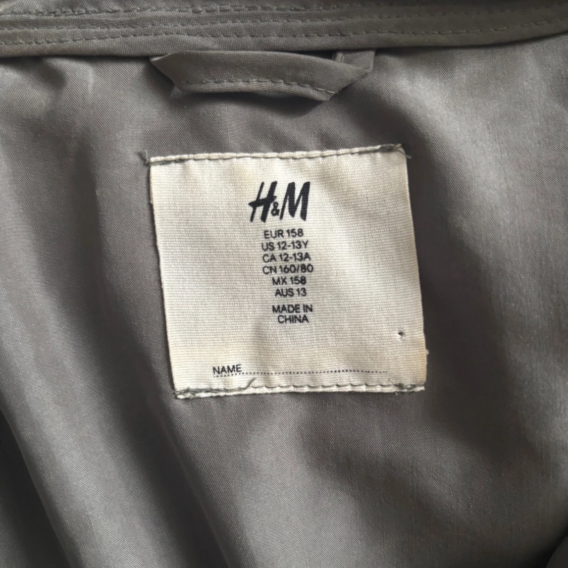 Militär grön tunn jacka  med huva från H&M - 2