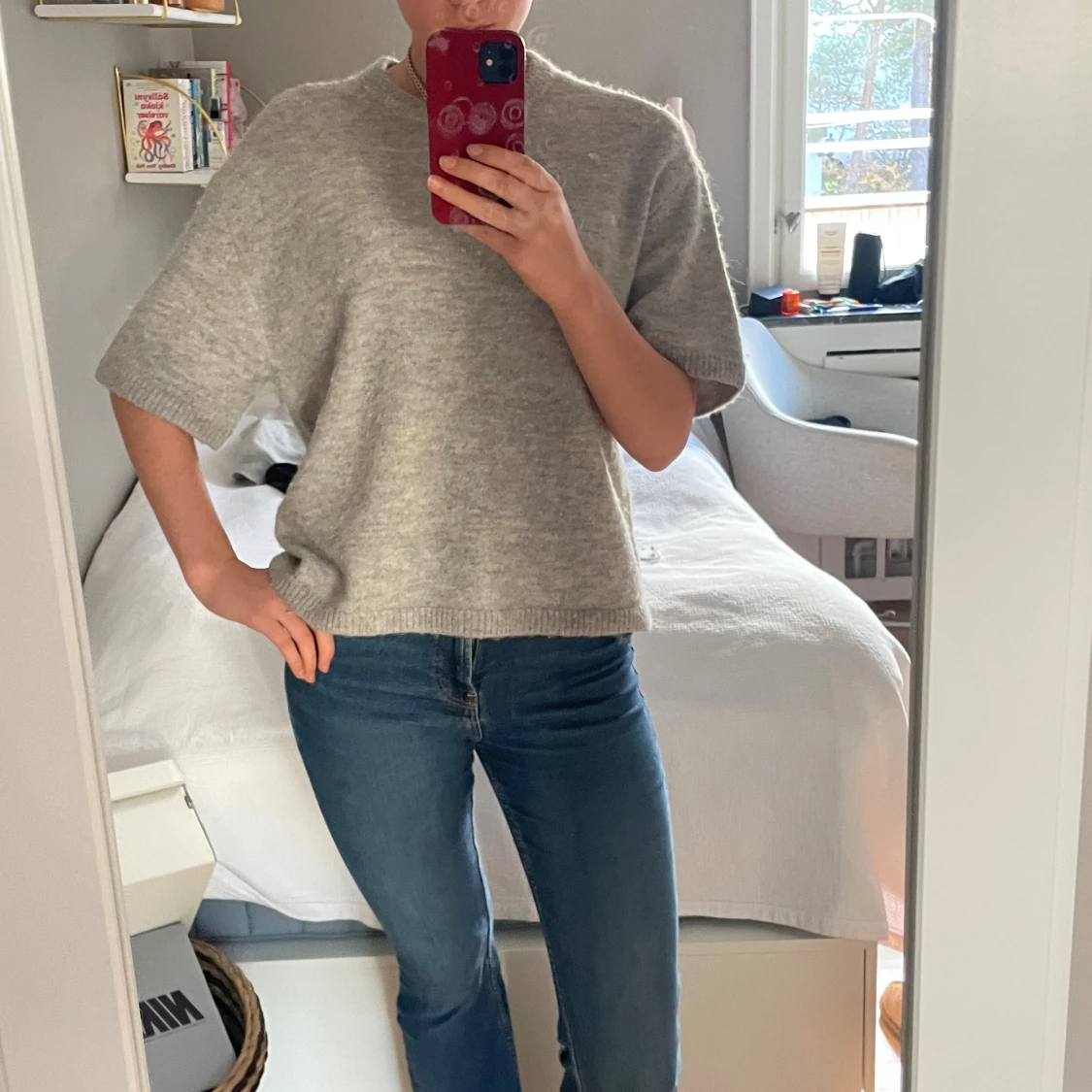 Grå stickad tröja med kort ärm - 3