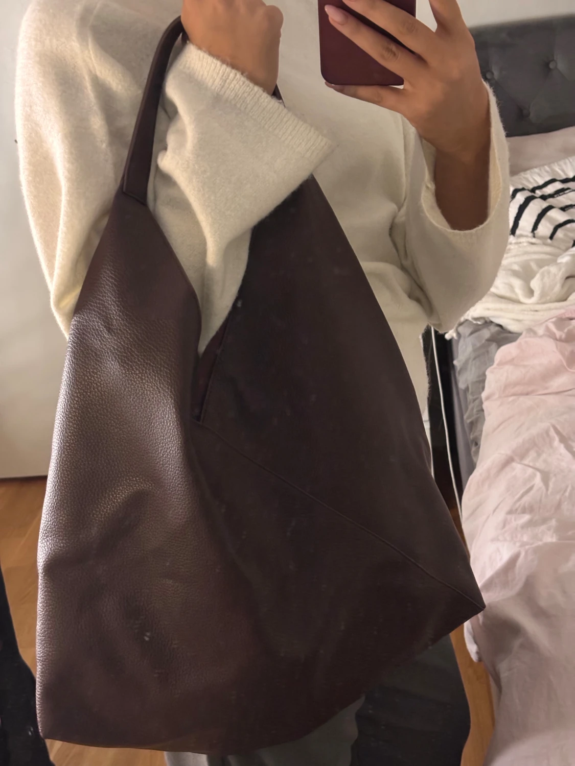 Stor vinröd axelväska - 2