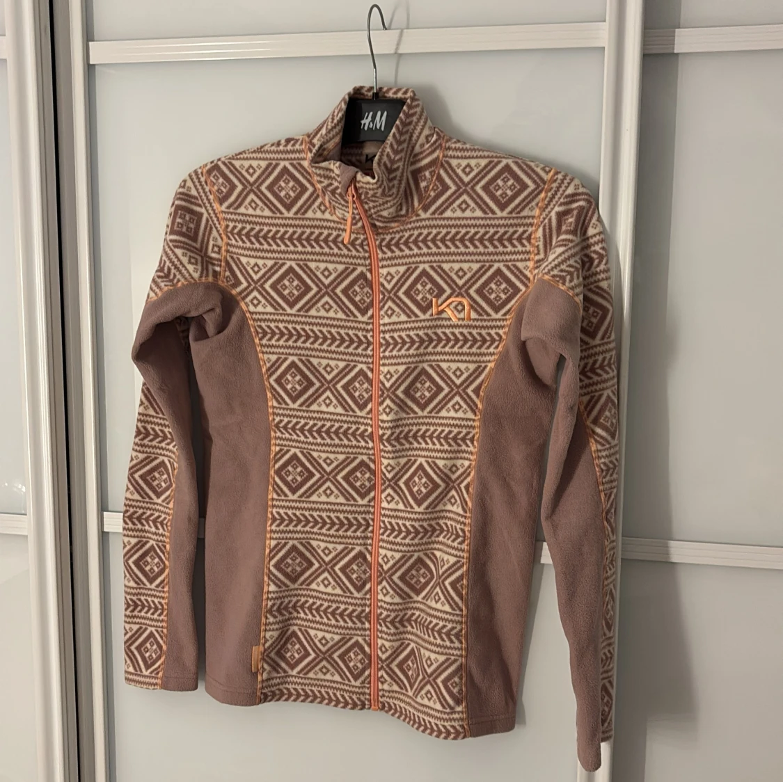 Mönstrad fleecejacka från Kari Traa, (K7)