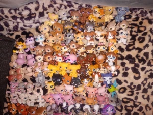 LPS Littlest petshop figurer  - Runt 100 stycken figurer. Har du en favorit så kolla igenom fotona om jag har den så kan vi diskutera ett rättvist pris ☺️ Många är värda mycket så var rimlig 