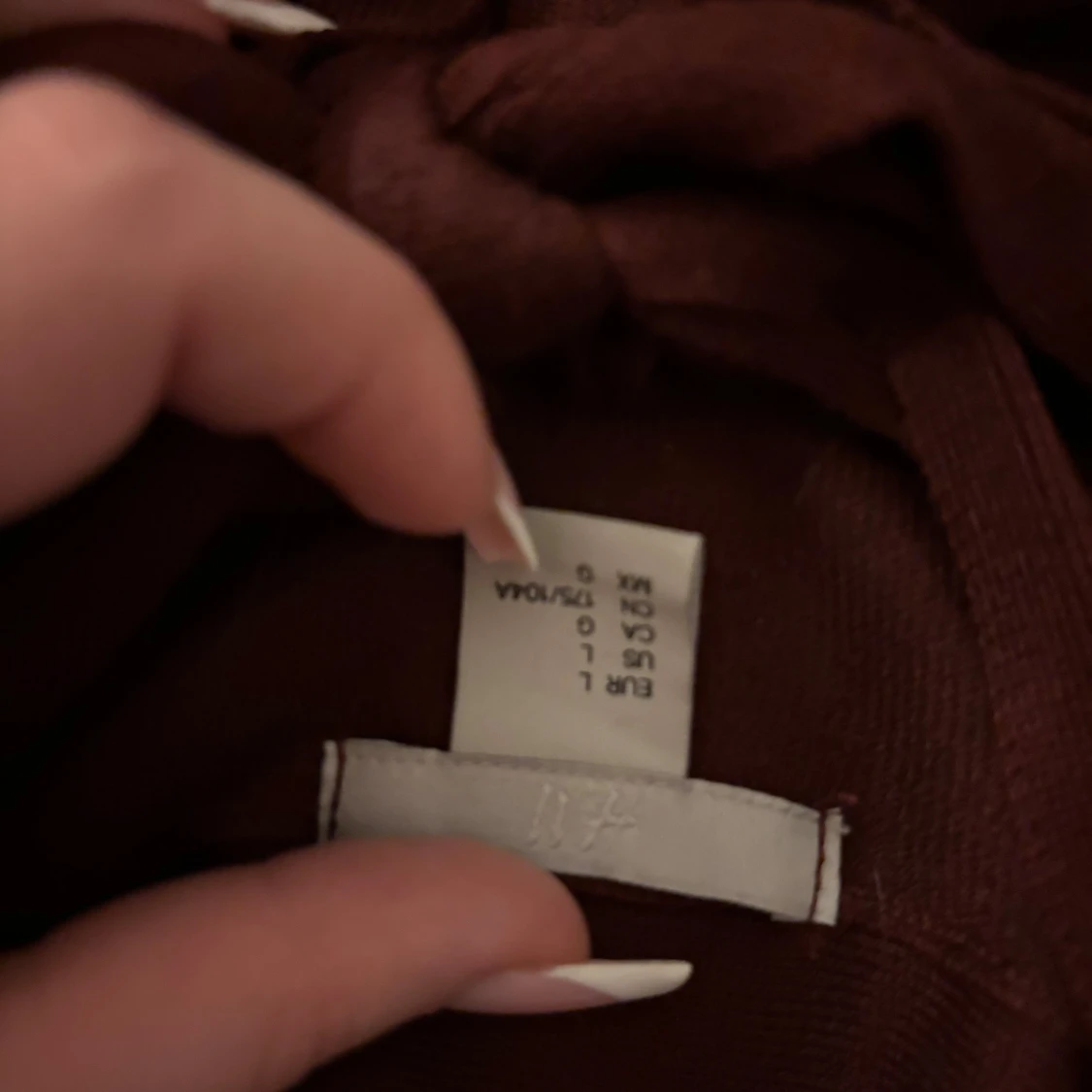 Vinröd stickad tröja med knyt från H&M - 2