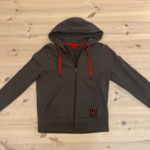 Hugo Boss Zip Up Hoodie - Hugo Boss Zip Size M