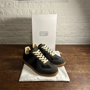 Maison Margiela Gats svarta - Ett par riktigt feta Maison Margiela Gats i storlek 43!