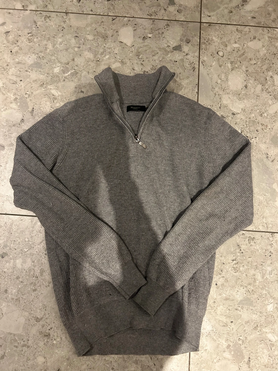 Grå ribbad half zip stickad tröja - 1