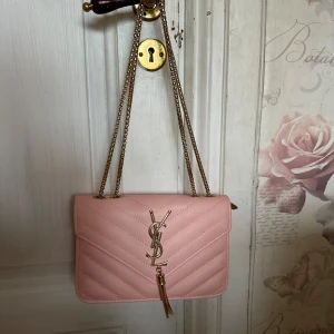 Rosa väska - Rosa YSL , använd fåtal 