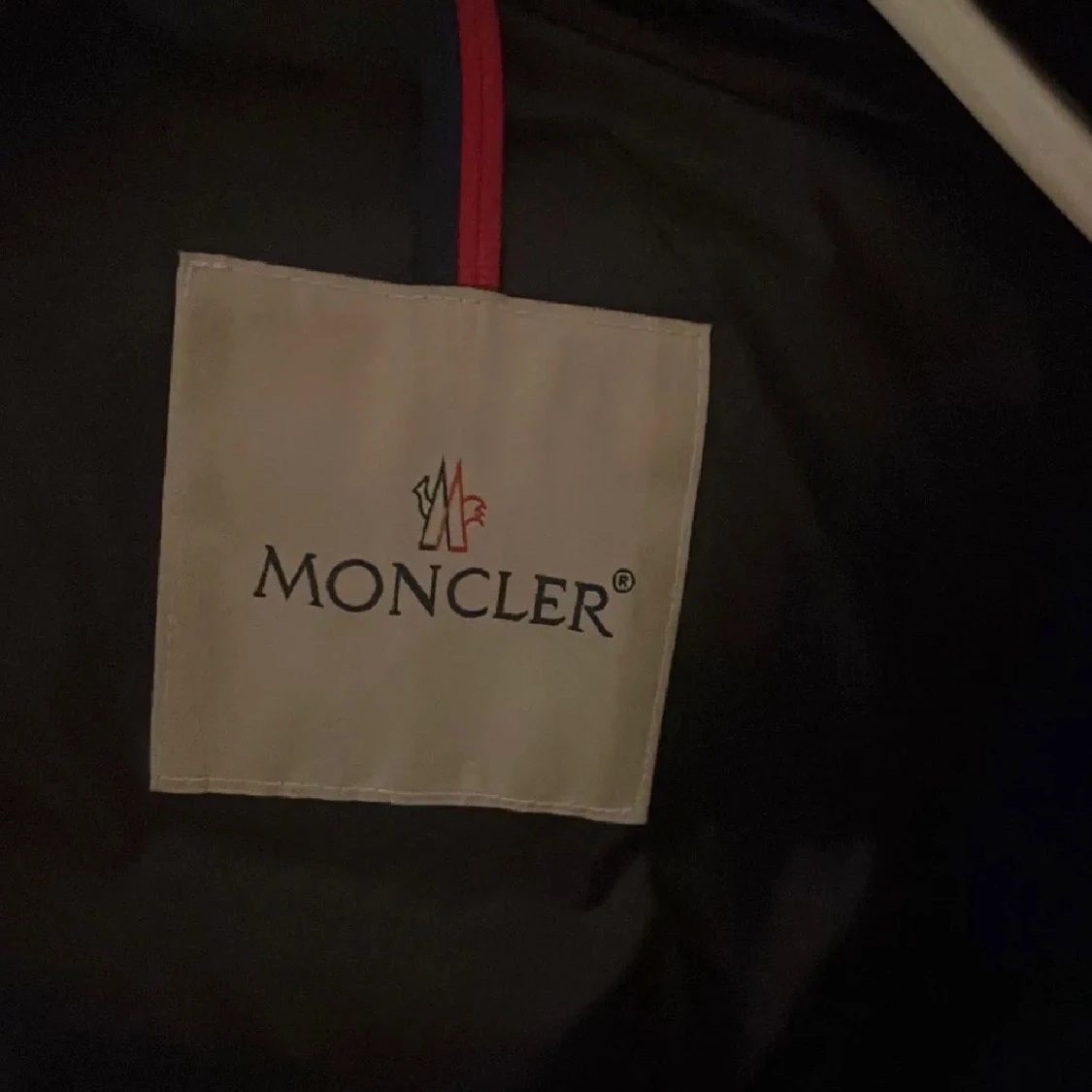 Svart Moncler pufferjacka med huva - 4