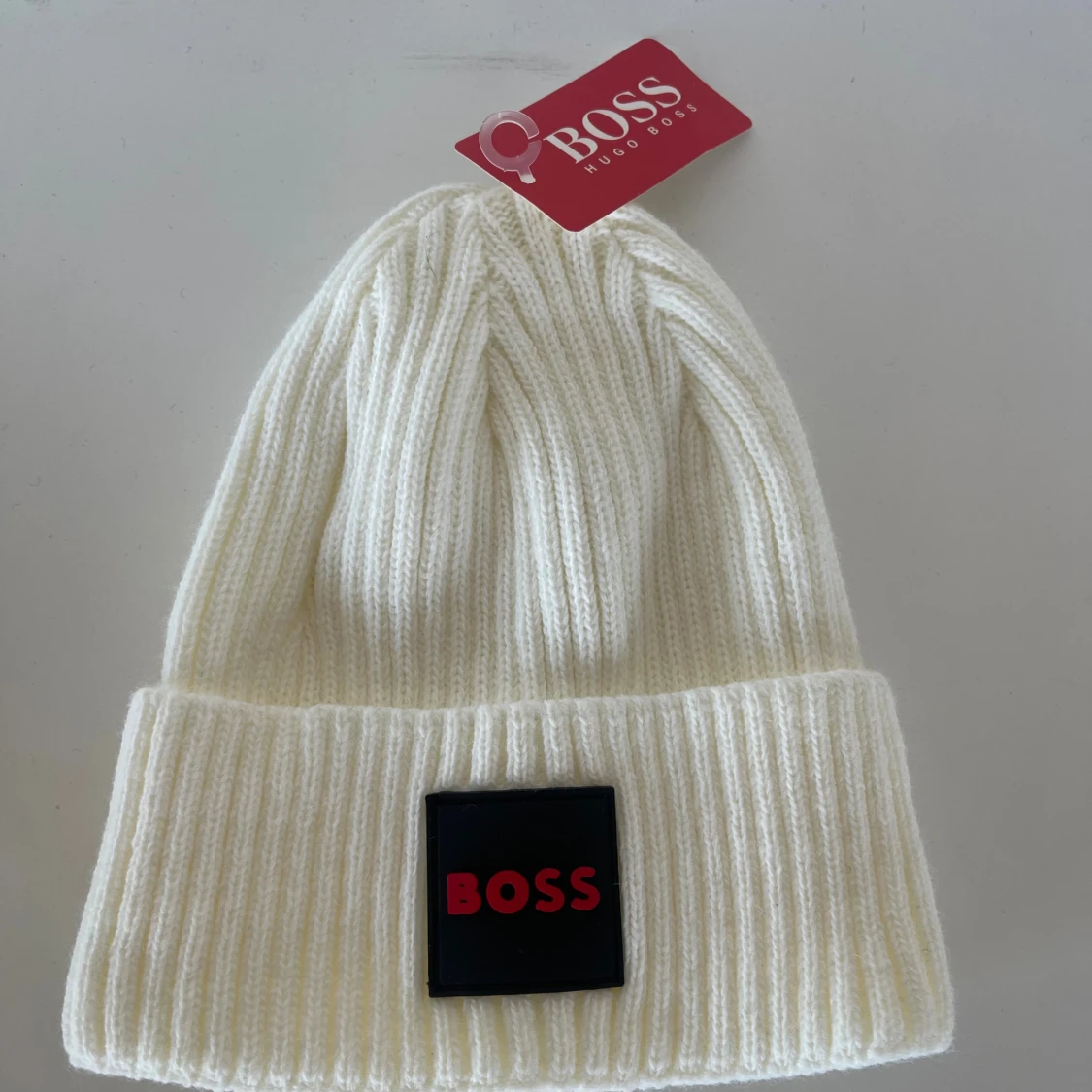Vit ribbad mössa från Hugo - 1
