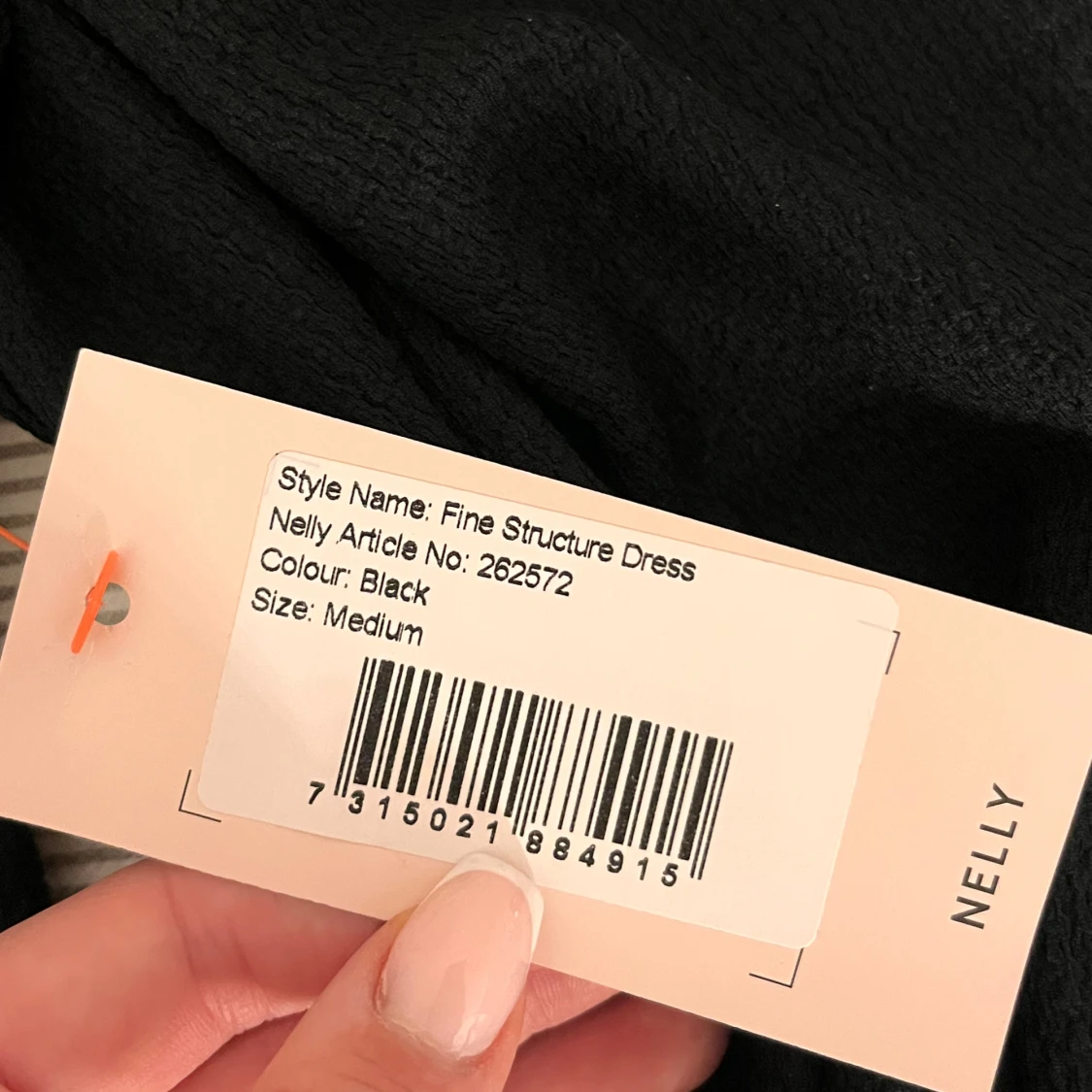 Svart offshoulder klänning från Nelly - 2