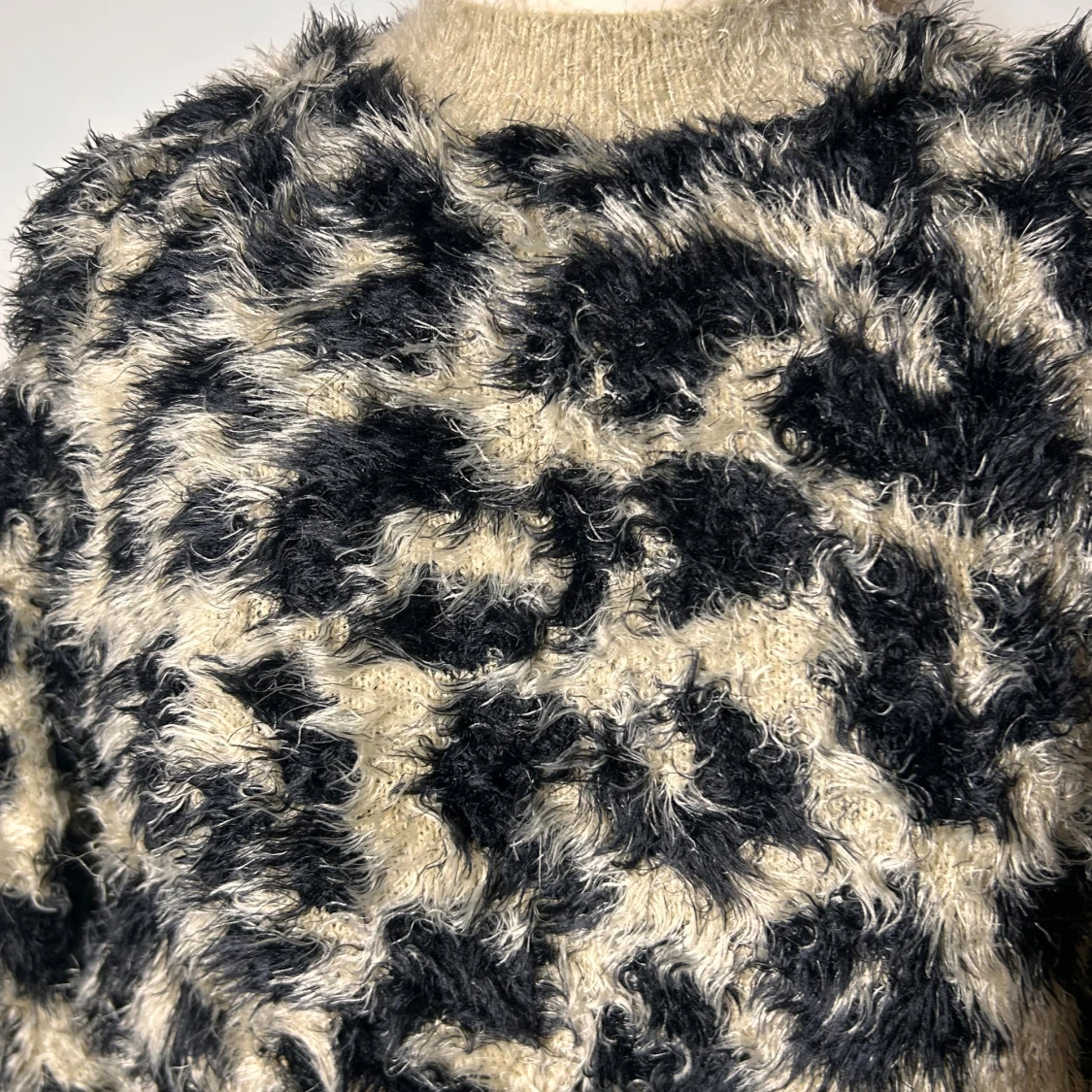 Lurvig stickad leopard tröja - 2