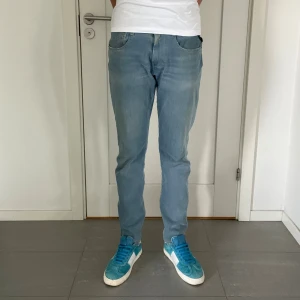 Replay Anbass Hyperflex Jeans - Säljer nu dessa Replay Anbass Hyperflex Jeans, W31 o L32, skriv för fler bilder/frågor🙌🏼