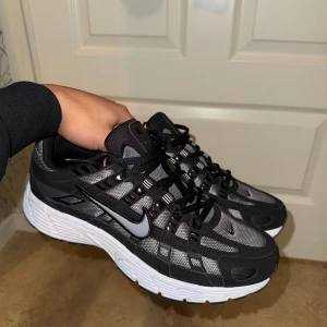 Nike p6000 - Nike p6000 riktigt skön färg. Säljer pga dem inte passar mig. Pm vid frågor