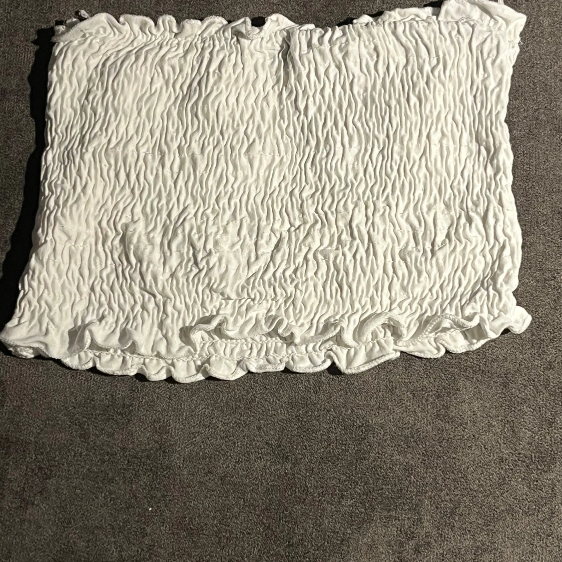 Vit smockad tubtopp från SHEIN - 1