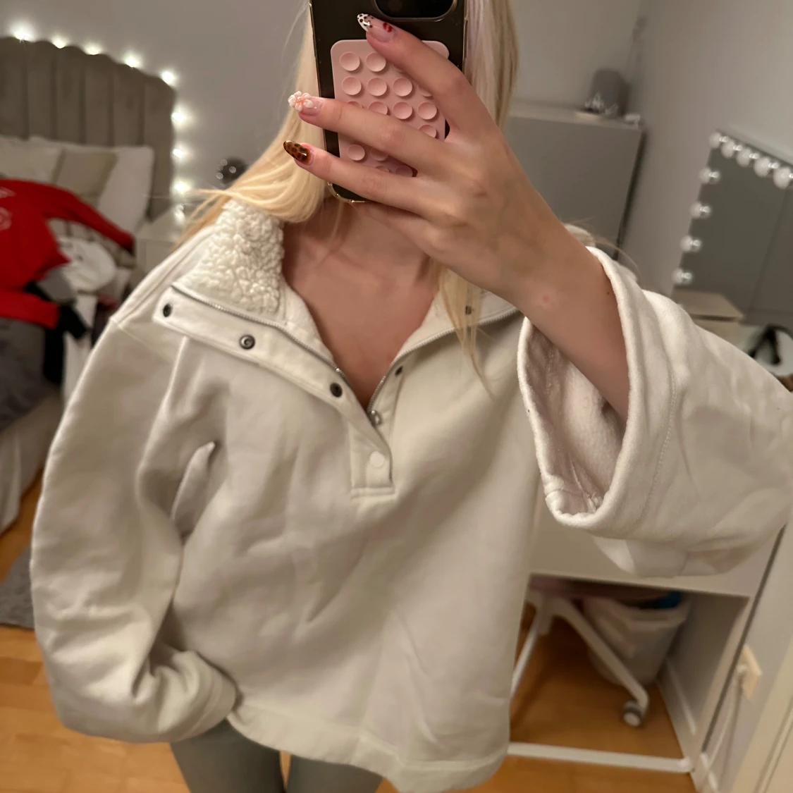 Vit fleece-tröja med halv dragkedja - 1