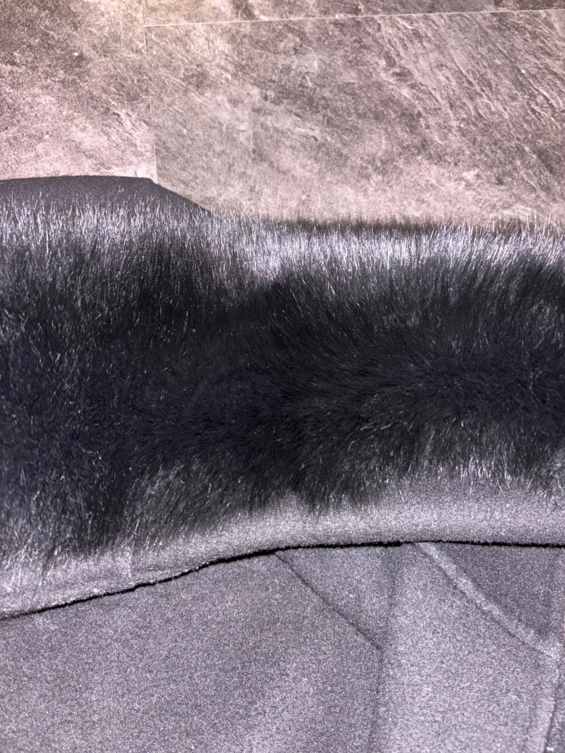 Svart kappa med pälskant från Femenina Of Sweden - 2