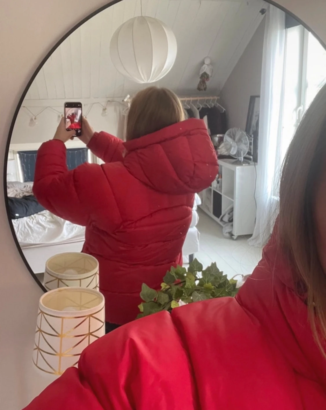 Röd pufferjacka från Fjällräven