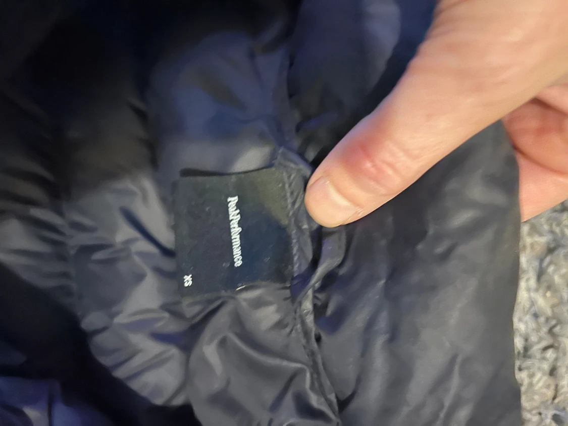 Svart dunjacka från Peak Performance XS - 1