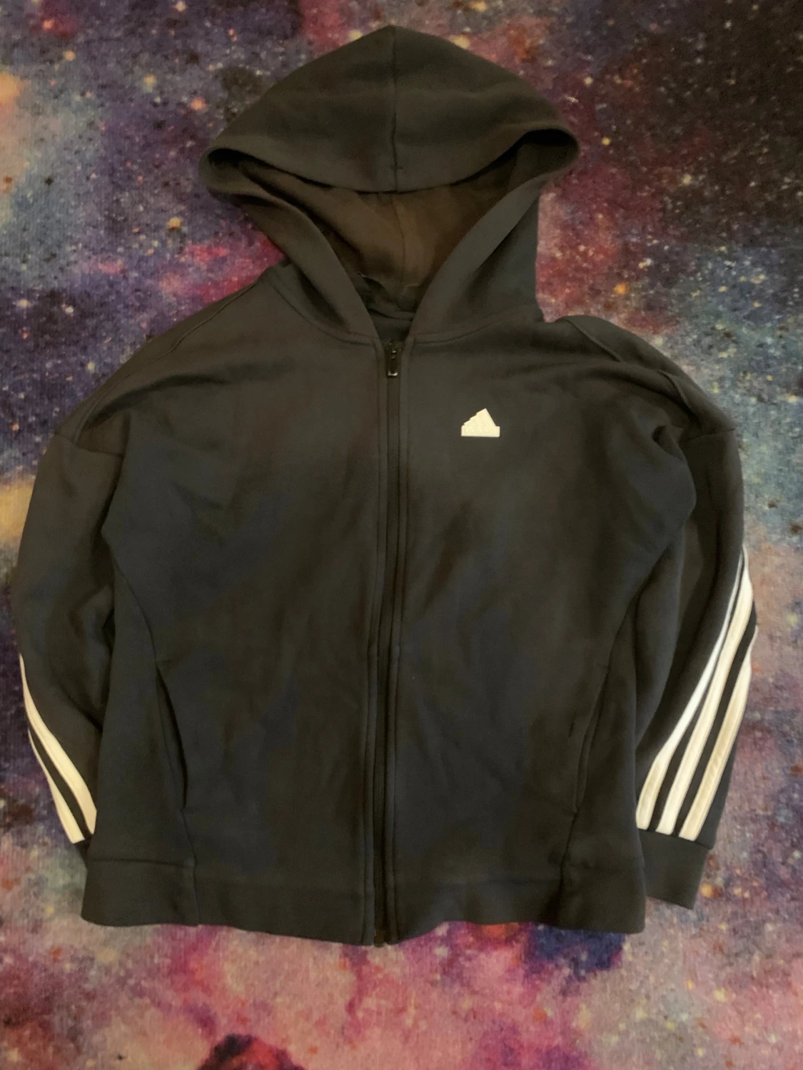 Svart hoodie med vita ränder - 1