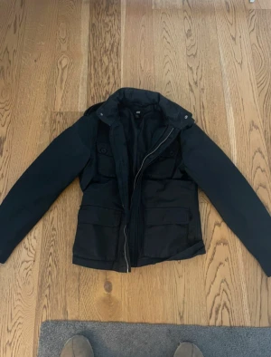 Fieldjacket - Säljer en snygg fieldjacket i acceptabelt skick. Den passar om du är mellan 175/180. 
