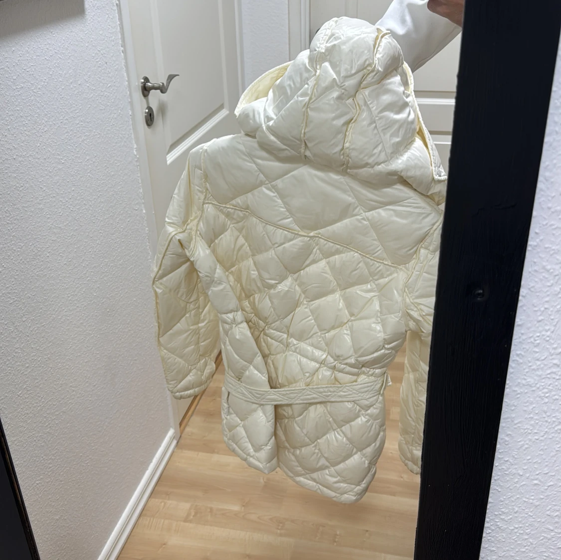 Vit quiltad dunjacka från Moncler - 3