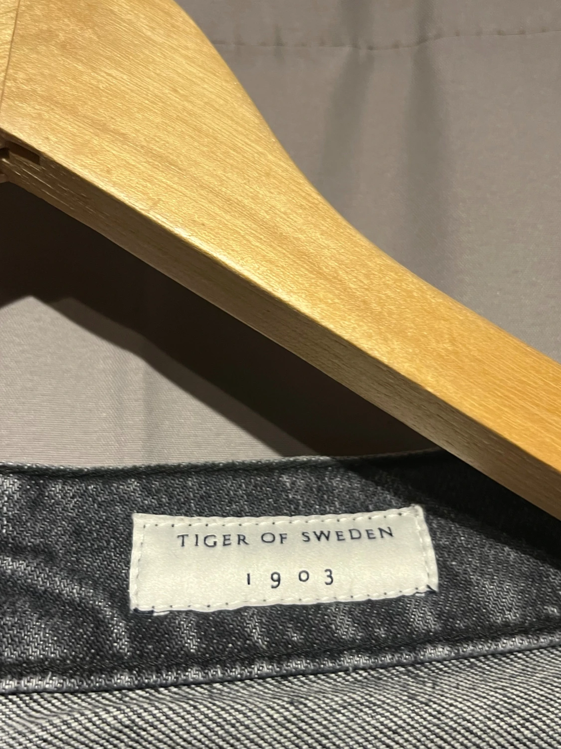 Grå jeans från Tiger of Sweden - 2