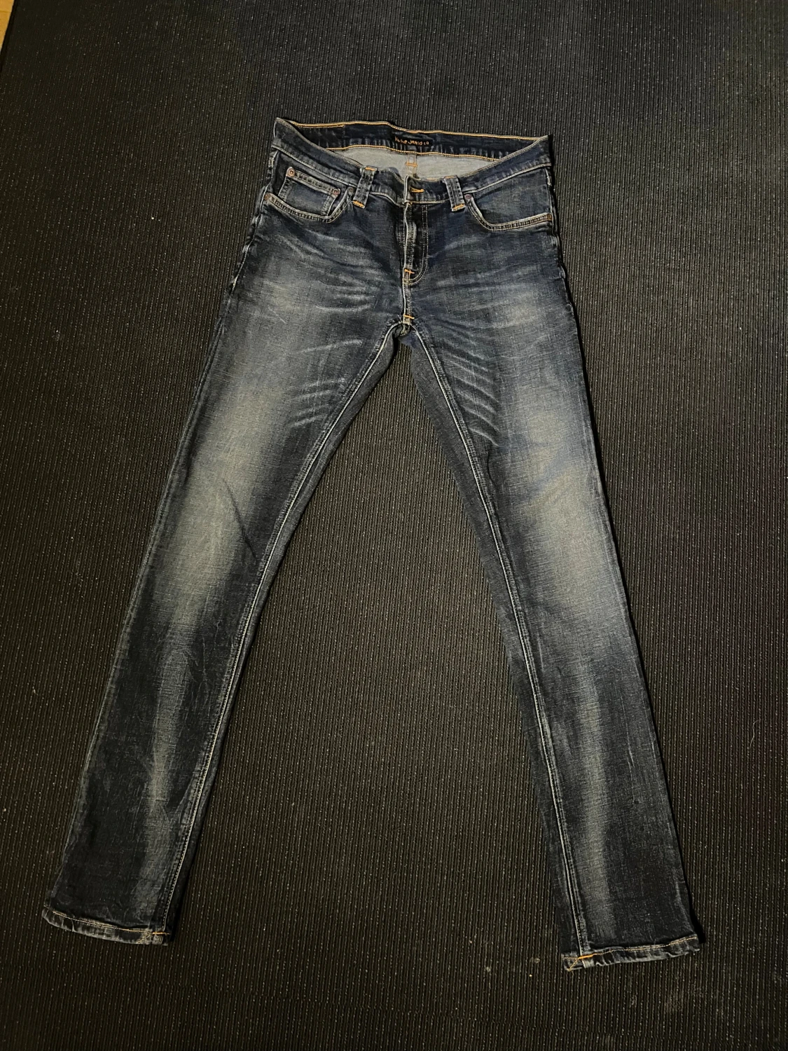 Mörkblå slim jeans från Nudie - 1