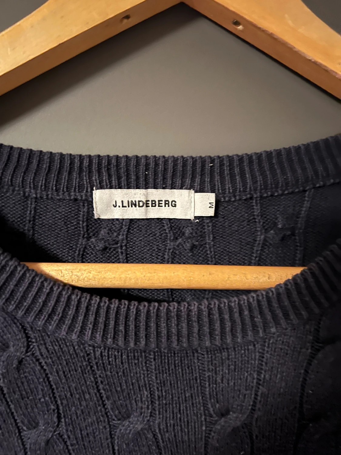 Mörkblå stickad tröja J.Lindeberg M - 3