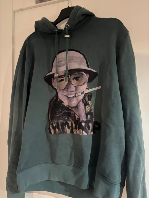 Limitato hoodie - Häftig Limitato hoodie som inte finns att köpa lämgre! Bra skick, inga defekter mm. Hör gärna av dig om det är något du funderar över. Leon
