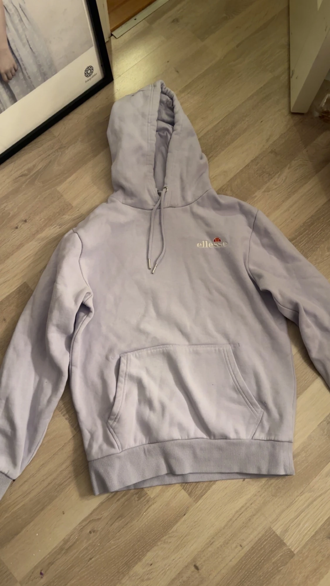 Ljuslila hoodie från Ellesse - 1