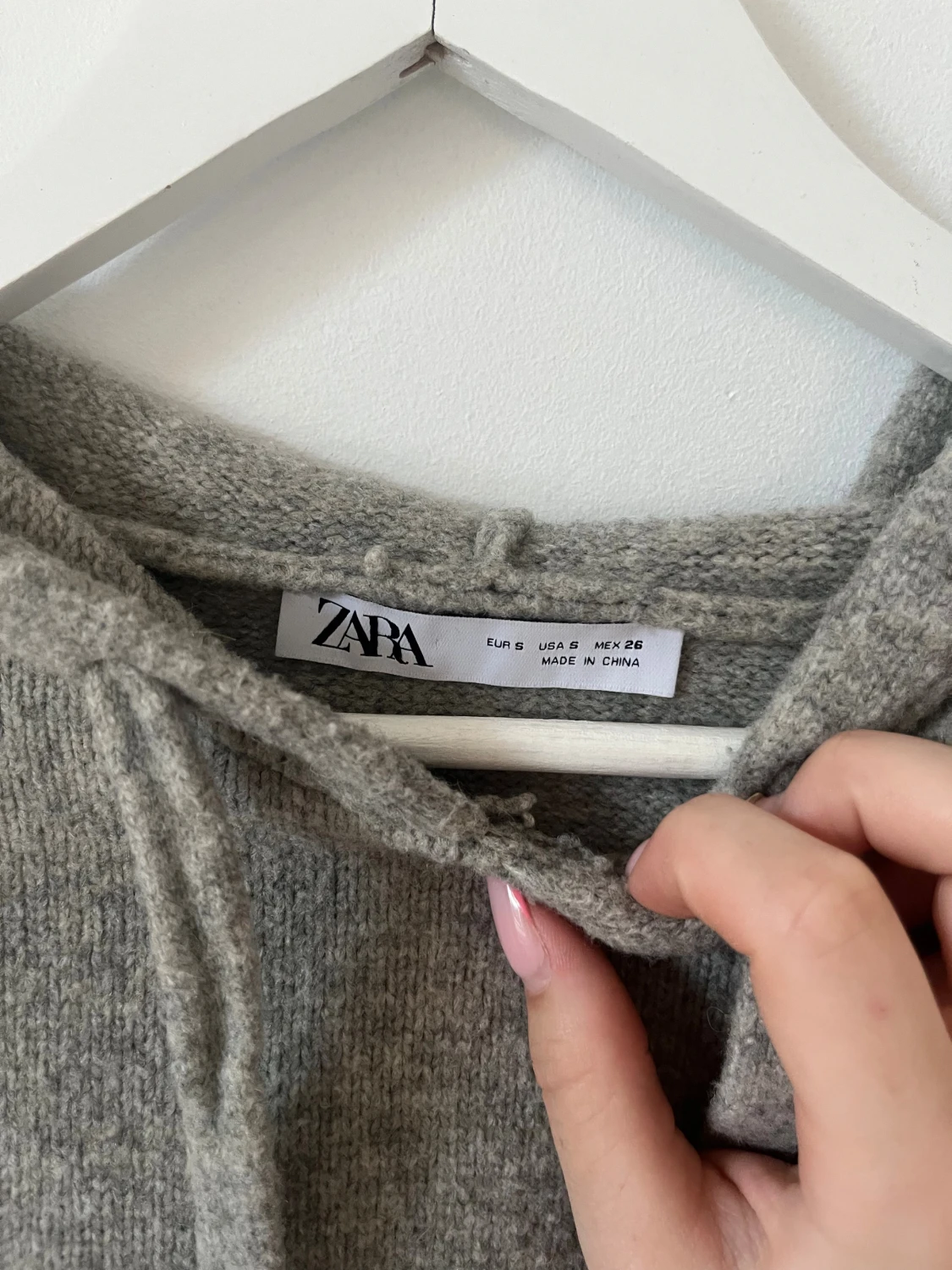 Grå stickad hoodie från Zara - 2