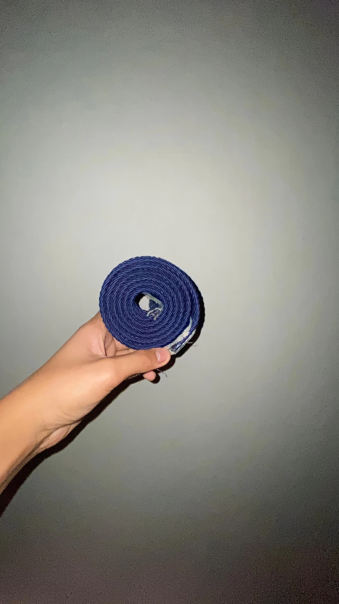 Mörkblå flätad tygbälte