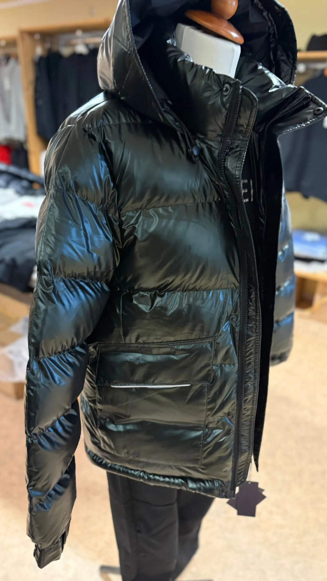 Svart pufferjacka från Prada - 3